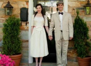 Vestidos de novia marfil hasta la rodilla: elegancia moderna para bodas inolvidables