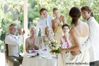 ¿Qué ropa no debe llevar un invitado a una boda?