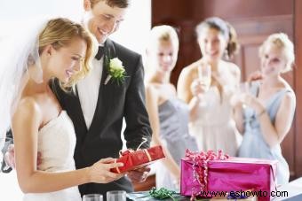 Cuánto gastar en un regalo de bodas:7 factores a considerar