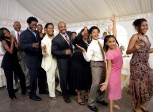 Los 12 Mejores Bailes en Línea para Bodas: ¡Anima tu Fiesta con Estos Éxitos Infalibles!