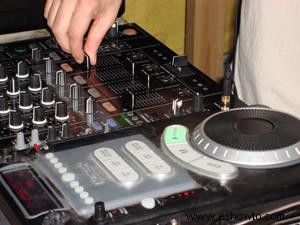 Juegos de DJ para recepciones nupciales