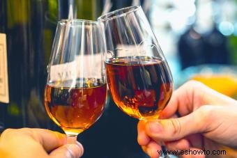 Conceptos básicos del vino de postre:un sabor dulce de los diferentes tipos