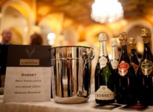 Guía Completa del Champán Francés: Historia, Región, Uvas y Maridajes Expertos