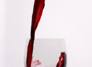 El Encanto del Pinot Noir: Historia, Sabores y Secretos de esta Uva Legendaria