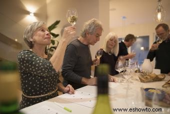 Cómo organizar una divertida fiesta de cata de vinos