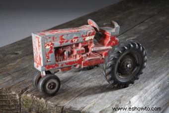 Tractores de juguete antiguos y antiguos