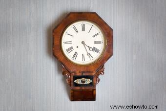 Relojes de pared antiguos para un toque del pasado