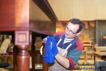 Cómo limpiar muebles antiguos de madera como un profesional