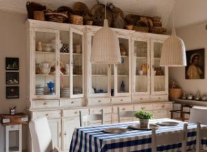 Guía de Aparadores de Porcelana Antiguos: Estilos, Identificación y Valores