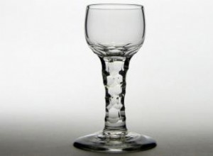 Guía experta para identificar fabricantes de copas de cristal antiguas