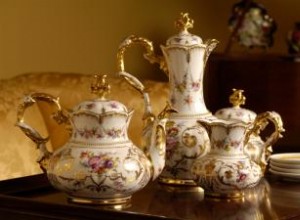 Juegos de Té Ingleses de Bone China: Guía Experta para Comprar, Valorar y Cuidar Antigüedades