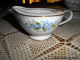 ¿Qué patrones antiguos de Noritake China tienen bordes dorados?