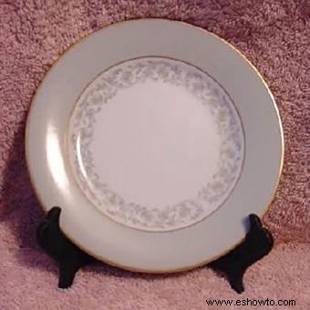 ¿Qué patrones antiguos de Noritake China tienen bordes dorados?