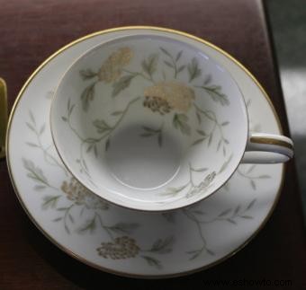 ¿Qué patrones antiguos de Noritake China tienen bordes dorados?