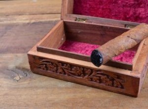 Cajas de puros antiguas: cómo evaluar su valor y qué buscar para coleccionistas