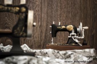 Máquinas de coser antiguas en miniatura:una miniguía para coleccionistas