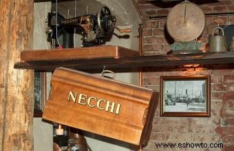 Historia de la máquina de coser Necchi antigua y modelos clave