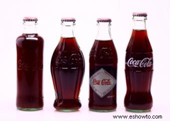 Recolección de botellas viejas de Coca Cola