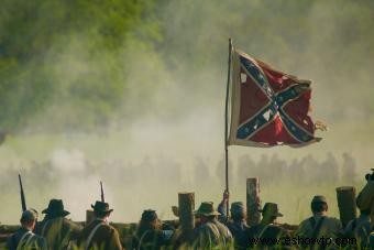 Banderas auténticas de la Guerra Civil:Reliquias de un país dividido