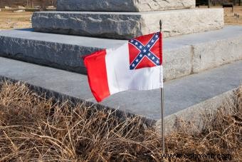 Banderas auténticas de la Guerra Civil:Reliquias de un país dividido