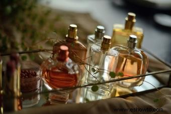 Bandeja de perfume vintage con espejo para una exposición elegante 