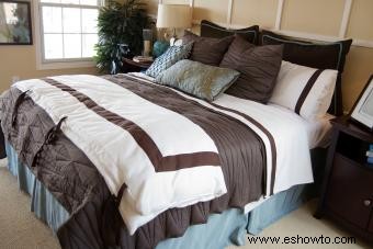 ¿Qué color de ropa de cama combina con las paredes beige?