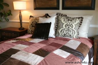 ¿Qué color de ropa de cama combina con las paredes beige?