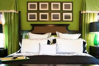 ¿Qué color de ropa de cama combina con las paredes verdes?