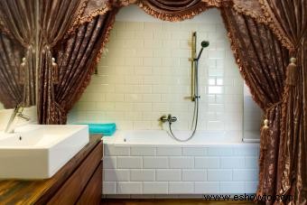 Decoración con cortinas de baño dobles decoradas