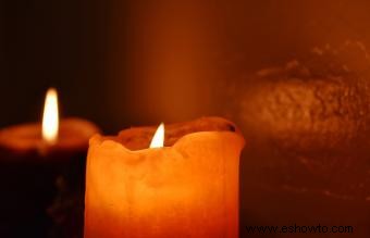 Cómo utilizar las velas de los chakras para curar y meditar