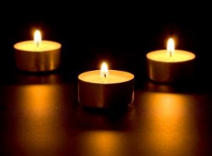 Ceremonia a la luz de las velas: honrando la memoria de mascotas fallecidas