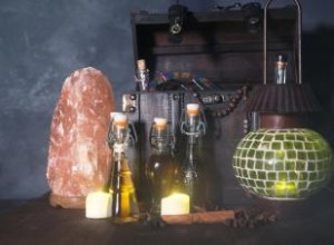 Guía Experta: Cómo Ungir una Vela Correctamente para Hechizos Efectivos