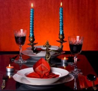 Cena romántica a la luz de las velas