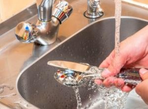 Guía paso a paso: Cómo limpiar y desinfectar correctamente utensilios de cocina a mano