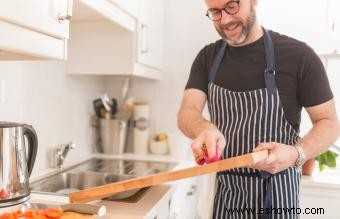 Cómo limpiar una tabla de cortar de bambú para que dure