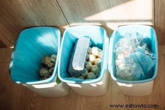 Cómo limpiar un bote de basura sucio (y evitar que huela)