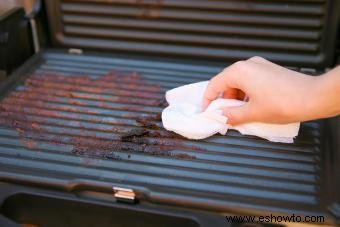 Cómo limpiar una parrilla George Foreman (platos, bandejas y exterior)