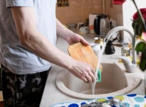 Guía experta: Cómo limpiar y desinfectar tu tabla de cortar de madera como un profesional