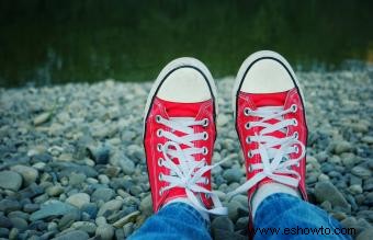 Cómo limpiar cordones de zapatos blancos 