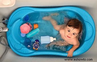 Cómo limpiar fácilmente los juguetes de baño (por dentro y por fuera) 