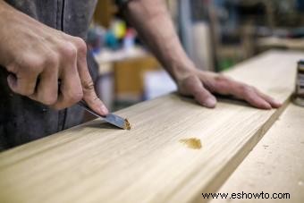 Cómo quitar el pegamento de la madera