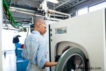 Guía para quitar manchas de vino tinto en ropa 