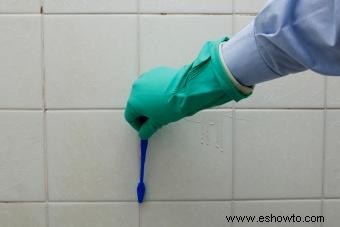 Limpiar el moho del baño con lejía 