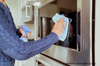 Cómo limpiar el vidrio del horno en pasos simples (incluso entre los vidrios)