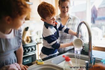 Cómo organizar las tareas domésticas de manera efectiva, según los profesionales
