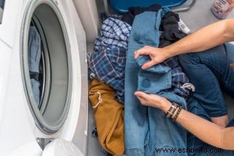 5 formas infalibles de eliminar las manchas de detergente 