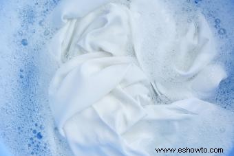 Cómo lavar una manta con peso (a máquina o a mano) 