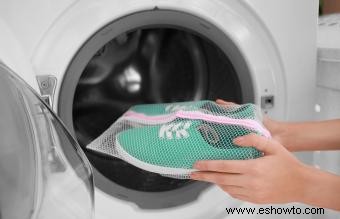 Cómo lavar las zapatillas de tenis a mano y en la lavadora 