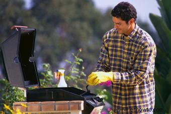 Limpiar parrilla de barbacoa con vinagre y papel de aluminio