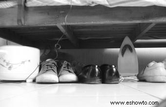 Pautas debajo de la cama de Feng Shui para reducir los efectos negativos